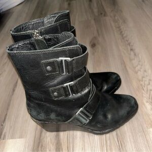 Sorel Black Leather Buckle Ankle Boots